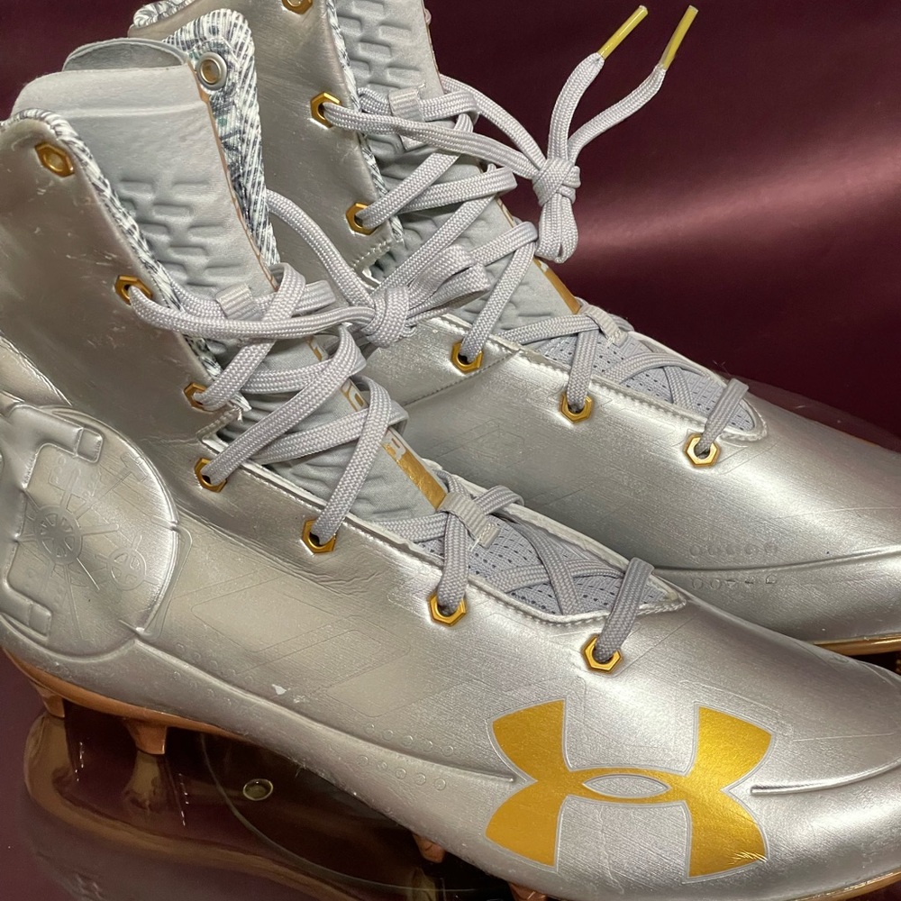 NEW Under Armour Highlight MC LE Football Cleats SILVER GOLD 3000338-100 Sz 13.5